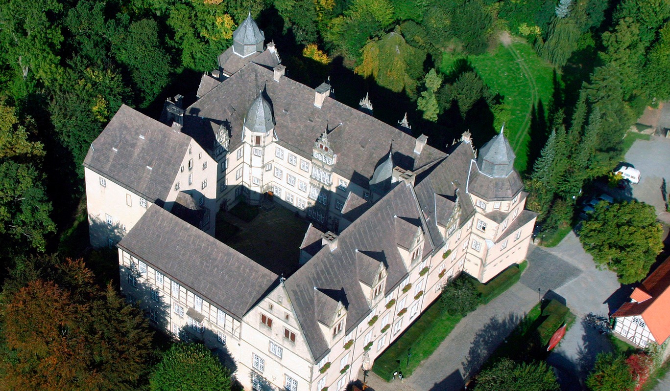 Luftaufnahme der Jugendhilfeeinrichtung Schloss Varenholz